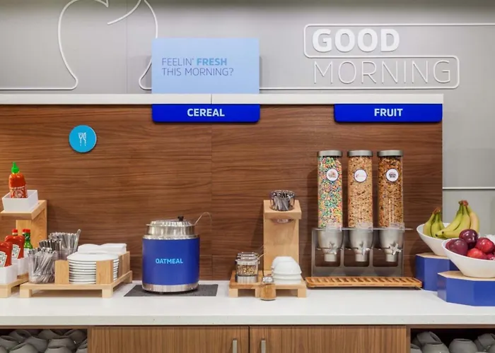 Express Rockford-loves Park By Ihg Отель 2*