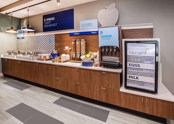 Express Rockford-loves Park By Ihg Отель