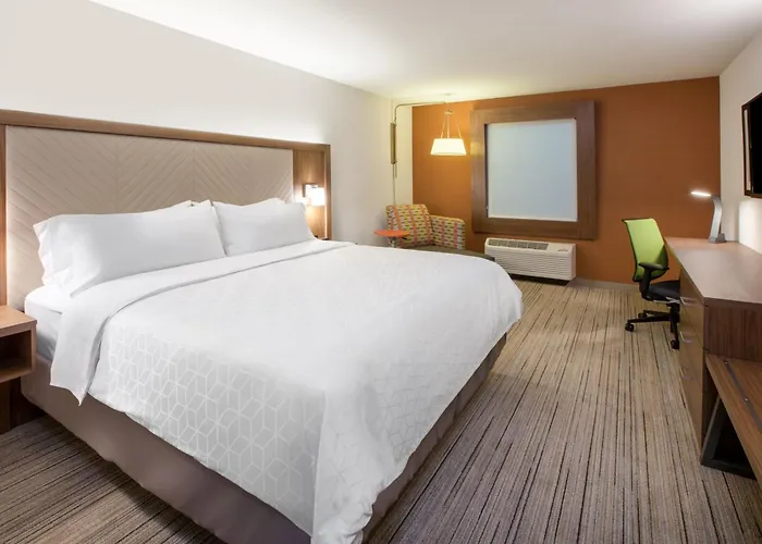 Express Rockford-loves Park By Ihg