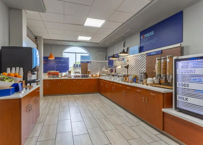 Express Rockford-loves Park By Ihg