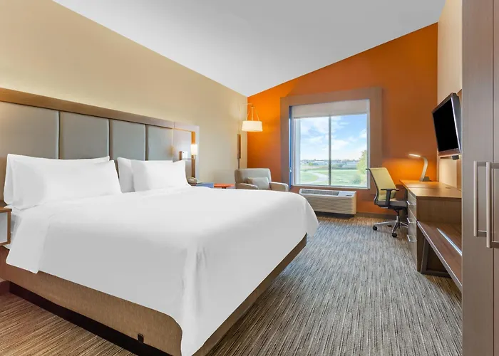 Express Rockford-loves Park By Ihg
