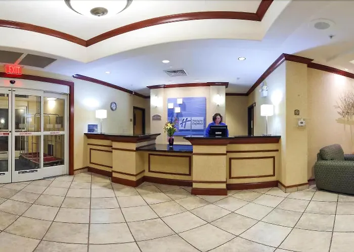 Express Rockford-loves Park By Ihg Отель