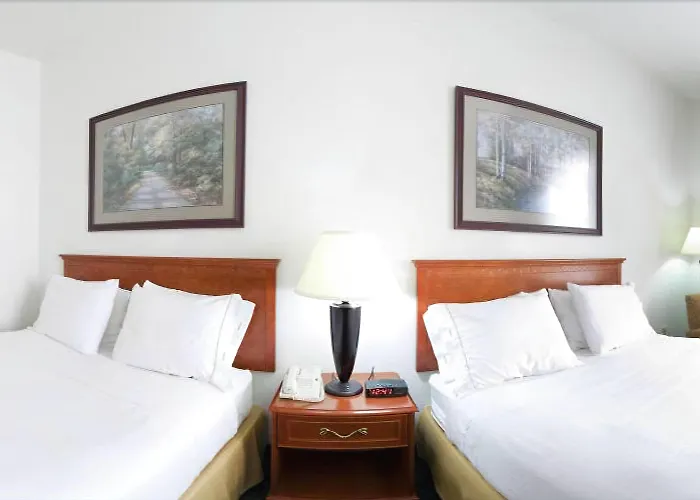 Express Rockford-loves Park By Ihg Отель