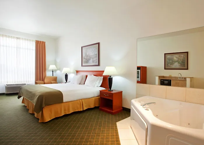 Express Rockford-loves Park By Ihg Отель 2*