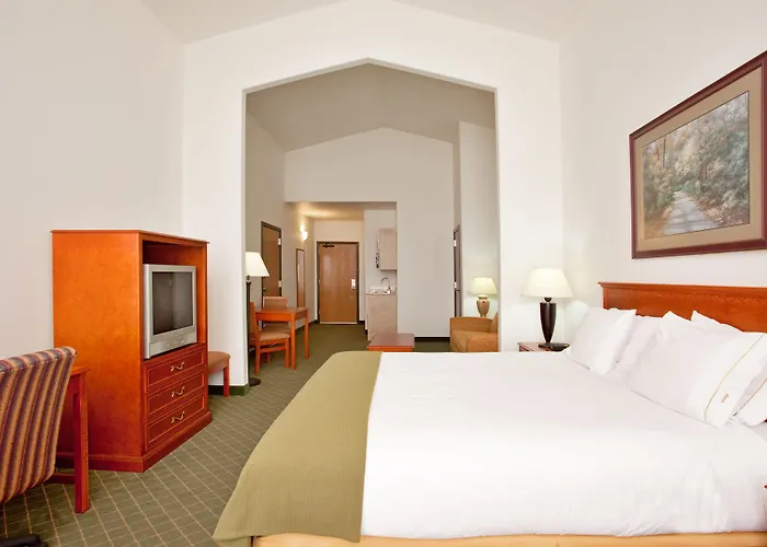 Express Rockford-loves Park By Ihg