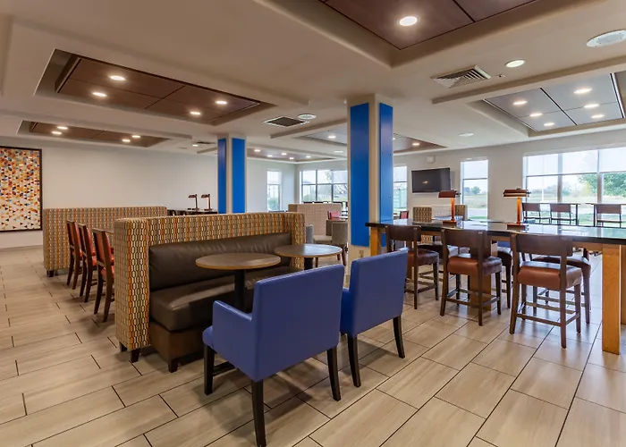 Express Rockford-loves Park By Ihg Отель