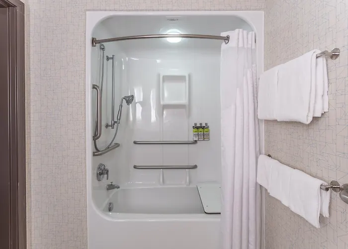 Express Rockford-loves Park By Ihg Отель