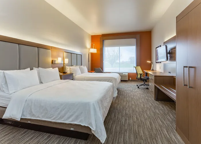 Express Rockford-loves Park By Ihg Отель 2*