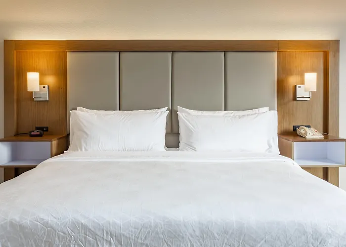 Express Rockford-loves Park By Ihg Отель Loves Park
