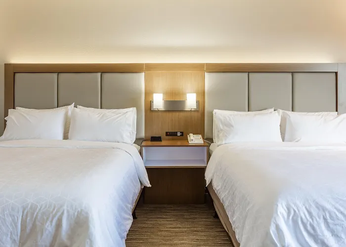 Express Rockford-loves Park By Ihg 2*