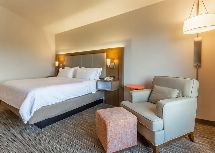 Express Rockford-loves Park By Ihg