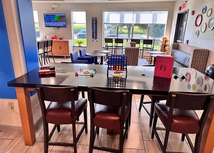 Express Rockford-loves Park By Ihg